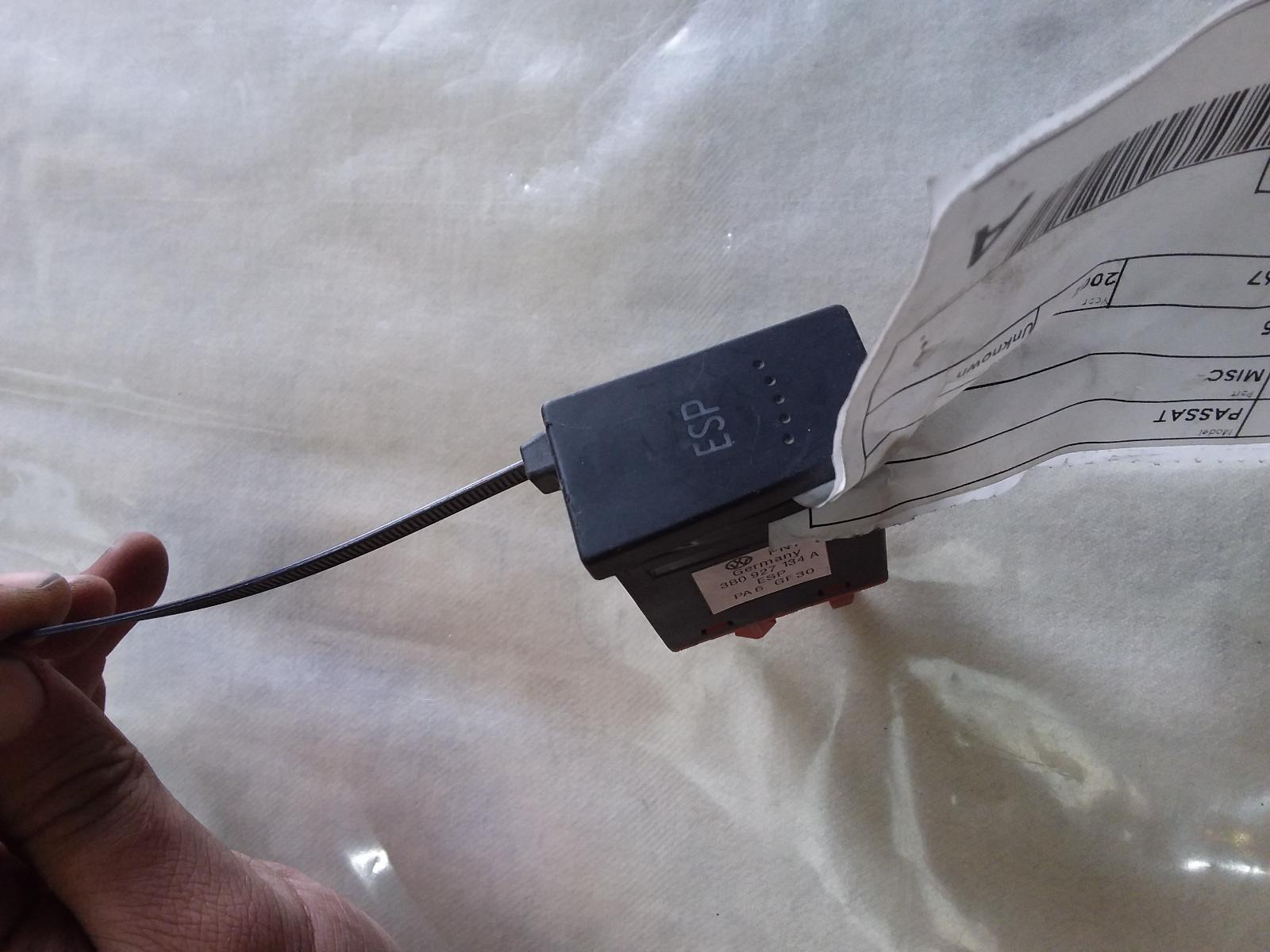 View Auto part Misc Switch/Relay Volkswagen Passat 2002